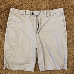 Banana Republic Silver Khaki Shorts - 32